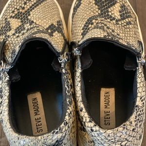 Steve Madden Snake skin Slip On’s